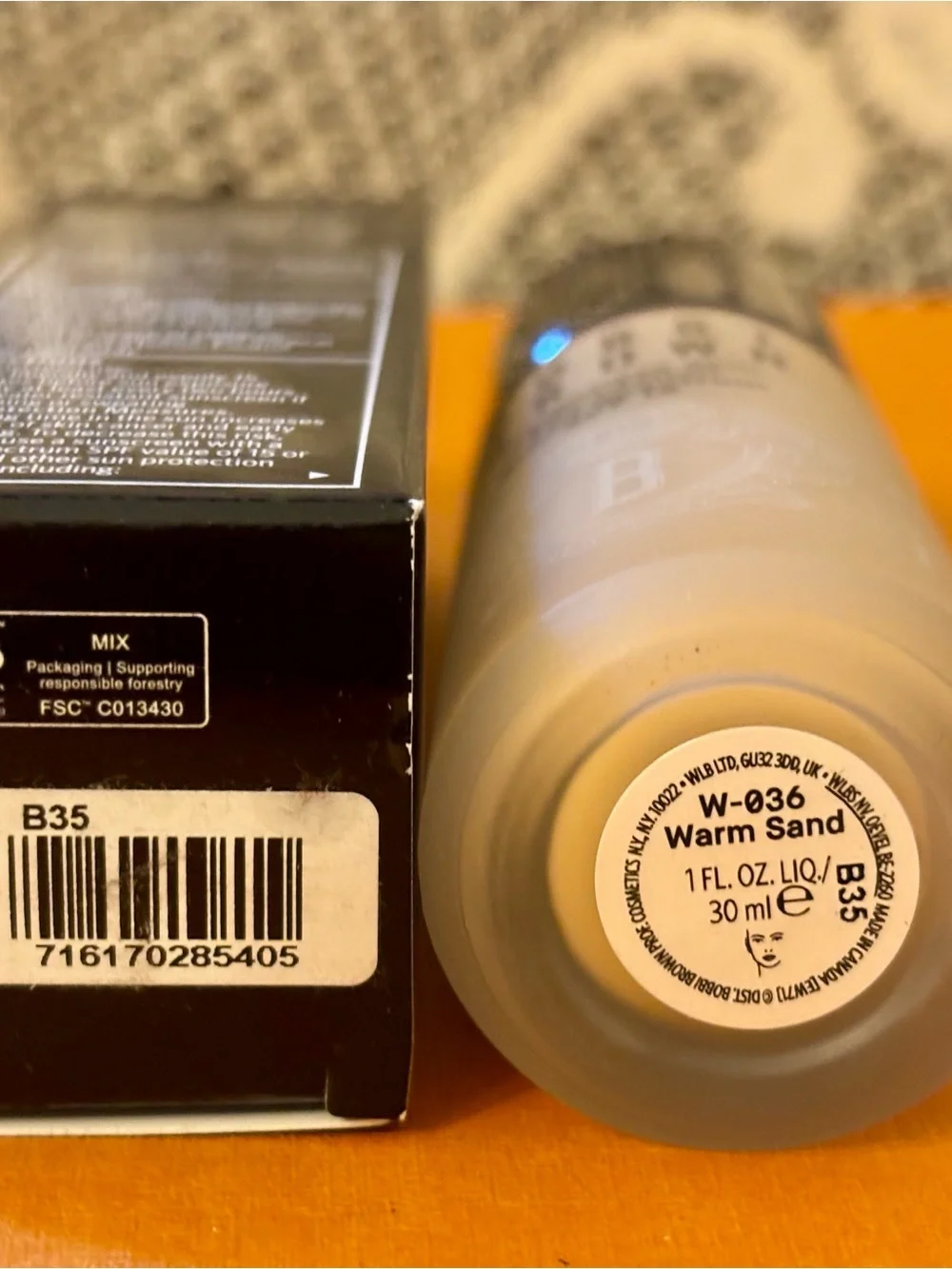 NIB Bobbi Brown Weightless Skin Foundation SPF 15 — Warm Sand (W-036)